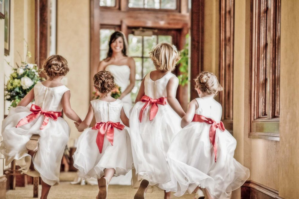 flower girls with bows